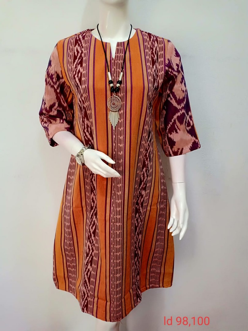 Desain Baju Tenun Toraja - 30+ Ide Keren Model Baju Toraja 2019 - Maria Space - Pakaian ini masih dilengkapi dengan asesoris lain, seperti kandaure, lipa', gayang dan sebagainya.