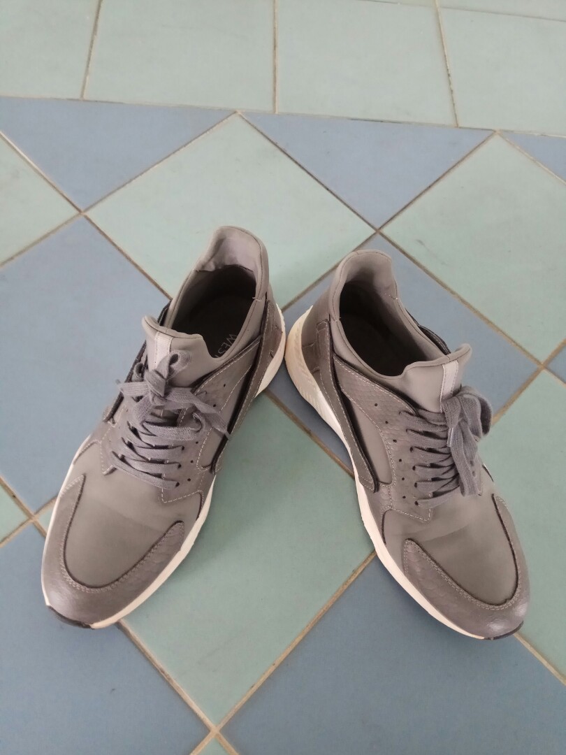 grey colour casual shoes