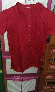Baju berkancing maroon