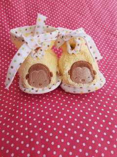 Sepatu kain bayi