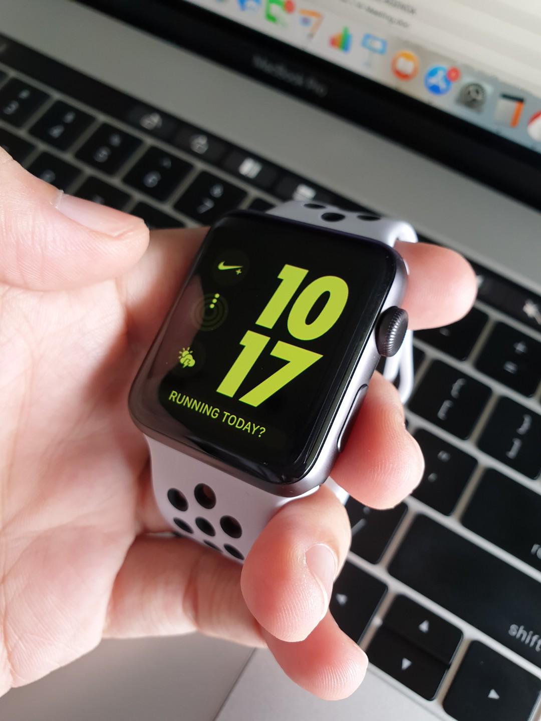 Apple Watch Series 3 42mm Nike Space Grey Platinum Strap
