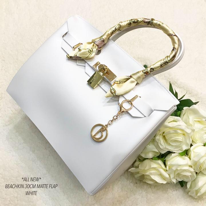 Beachkin Flap Matte White (Category: Beach Bags) located in Quezon City. Submitted by everythingnewph (Listing ID 187114586, Image 2). Description: Details: made of high quality PVC Jelly material, ecofriendly original material heavy and sturdy, non fading, and thick material original flap covered closure with gold and non-tarnish embellishments with side sling hole at the sides of the bag with inside pockets and lining with detachable sling stra