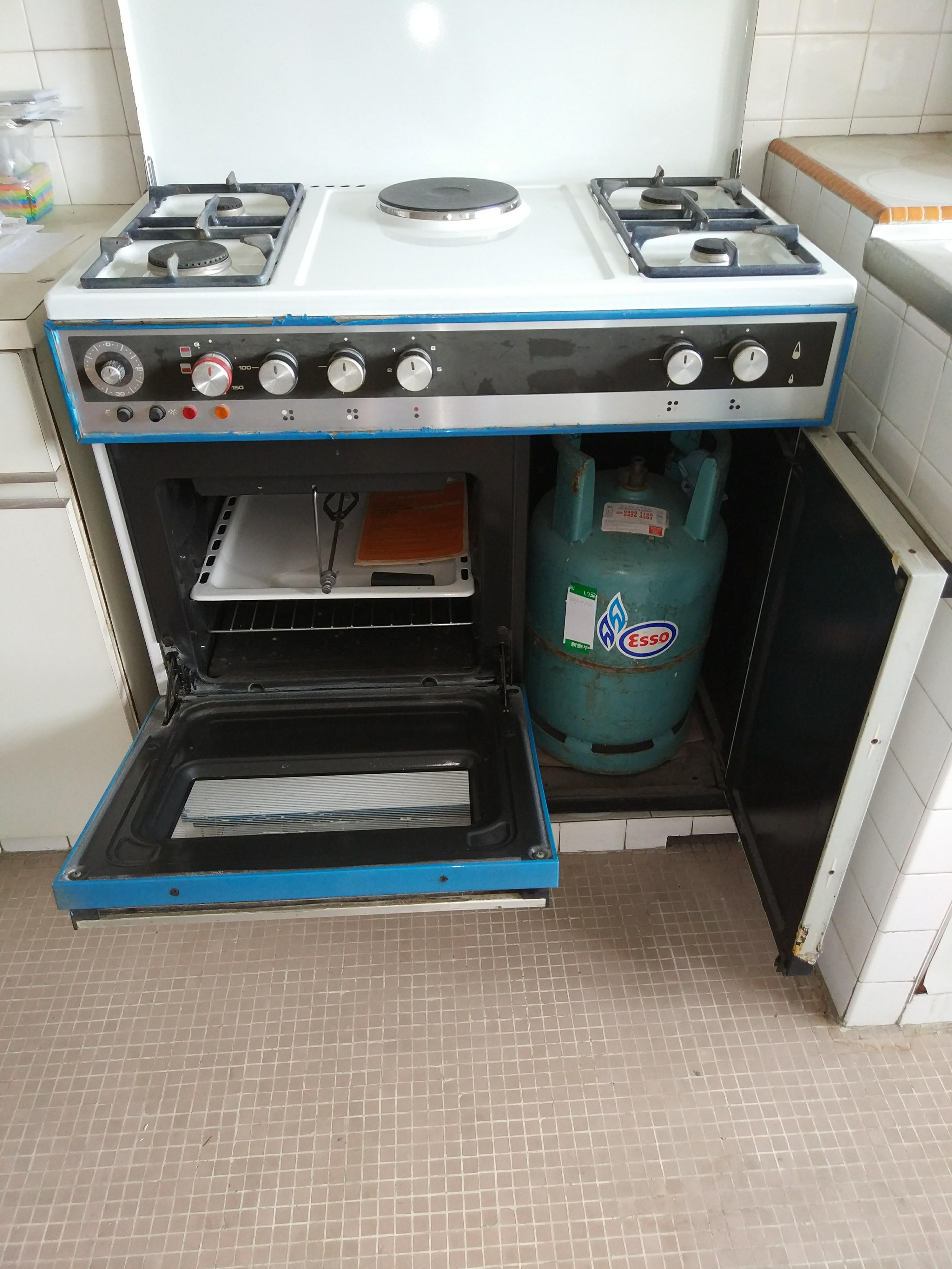 Indesit Gas cooker with gas cylinder storage, TV & Home Appliances, Kitchen Appliances, Cookers