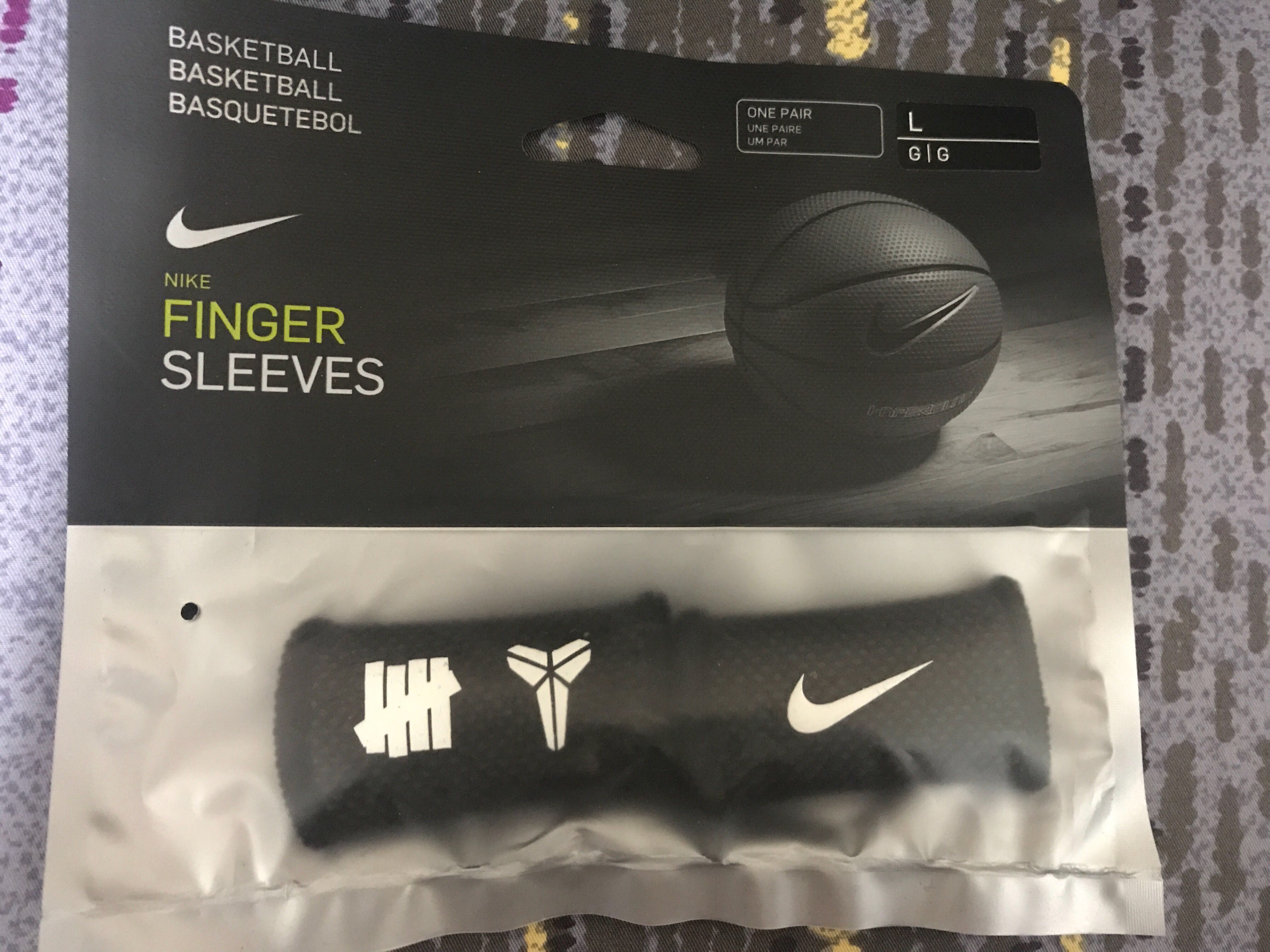 Undefeated x nike x top kobe finger sleeves black