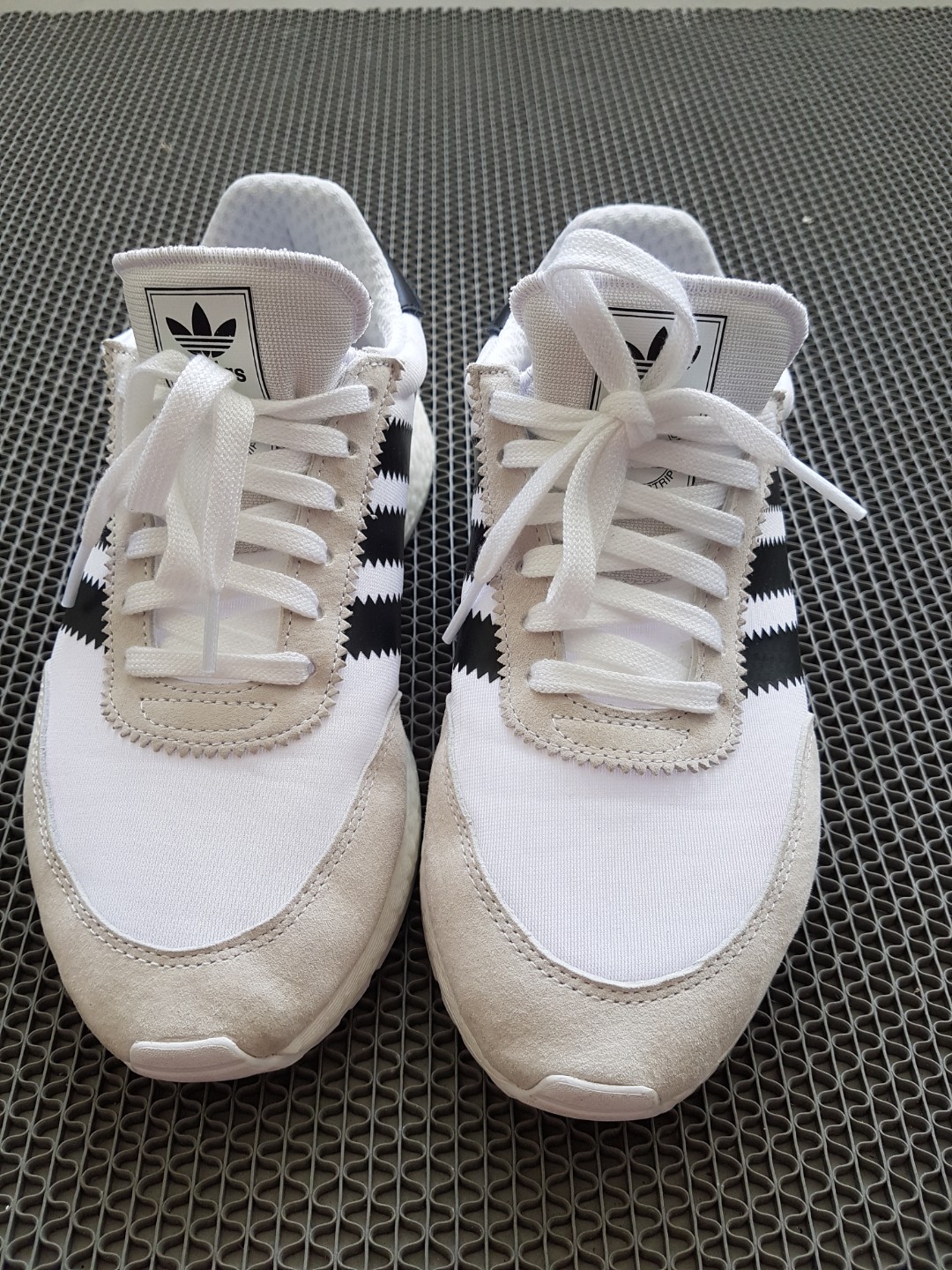 Adidas original, Men's Fashion, Footwear, Sneakers on Carousell