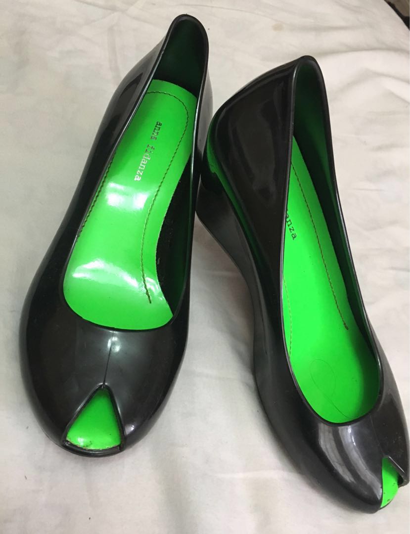 jelly pumps
