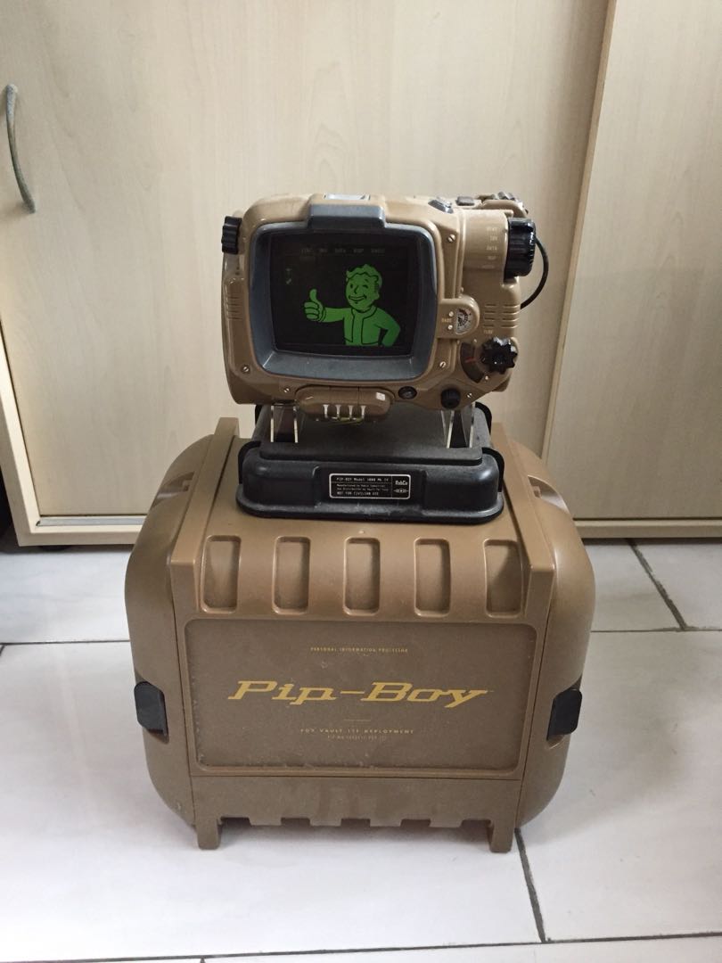 Fallout 4 pip boy edition PS4, Video Games, PlayStation on