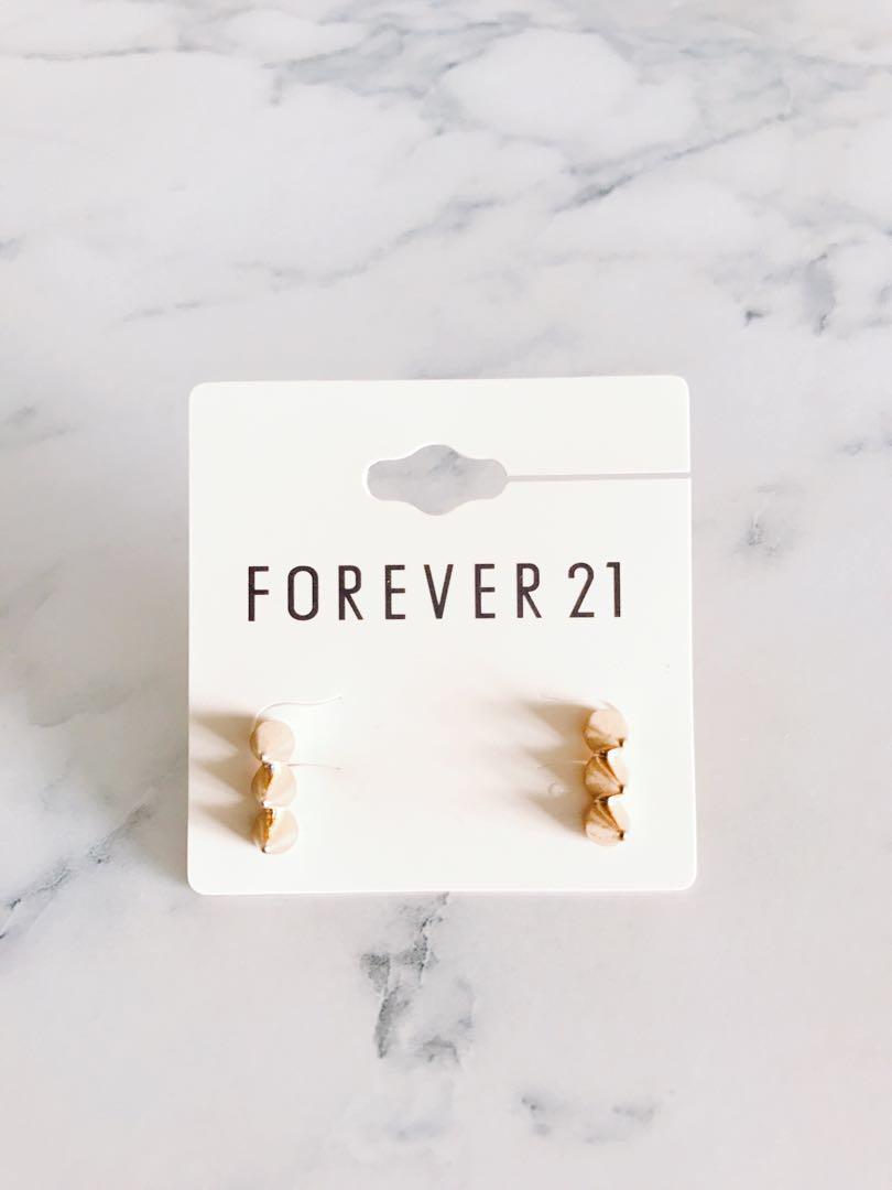 Forever 21 gold ear stud earrings Women s Fashion Jewelry