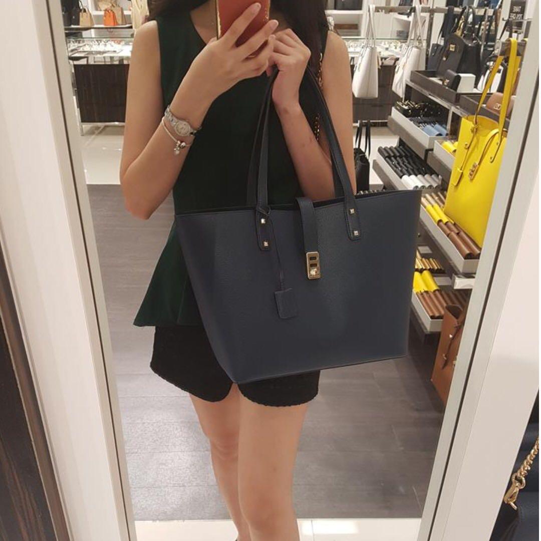 Michael Kors August US Labour Day sale! Up to 70% off ~ Michael Kors Karson  carryall tote, Women's Fashion, Bags & Wallets, Cross-body Bags on Carousell