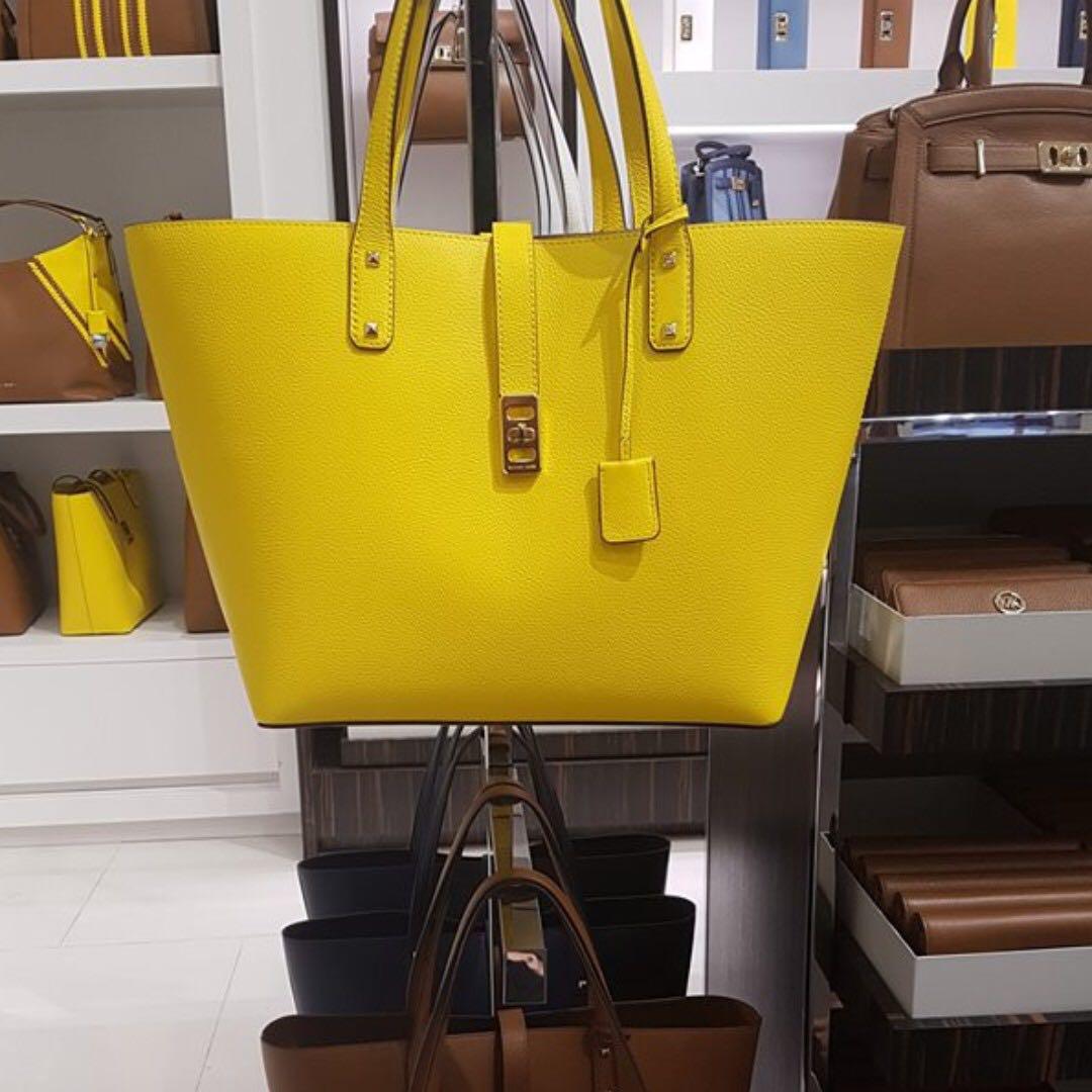 Michael Kors Bags 70 OFF For sale  Bags  handbags  Official archives  of Merkandi  Merkandi B2B