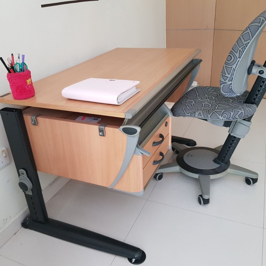 Moll kids desk deals