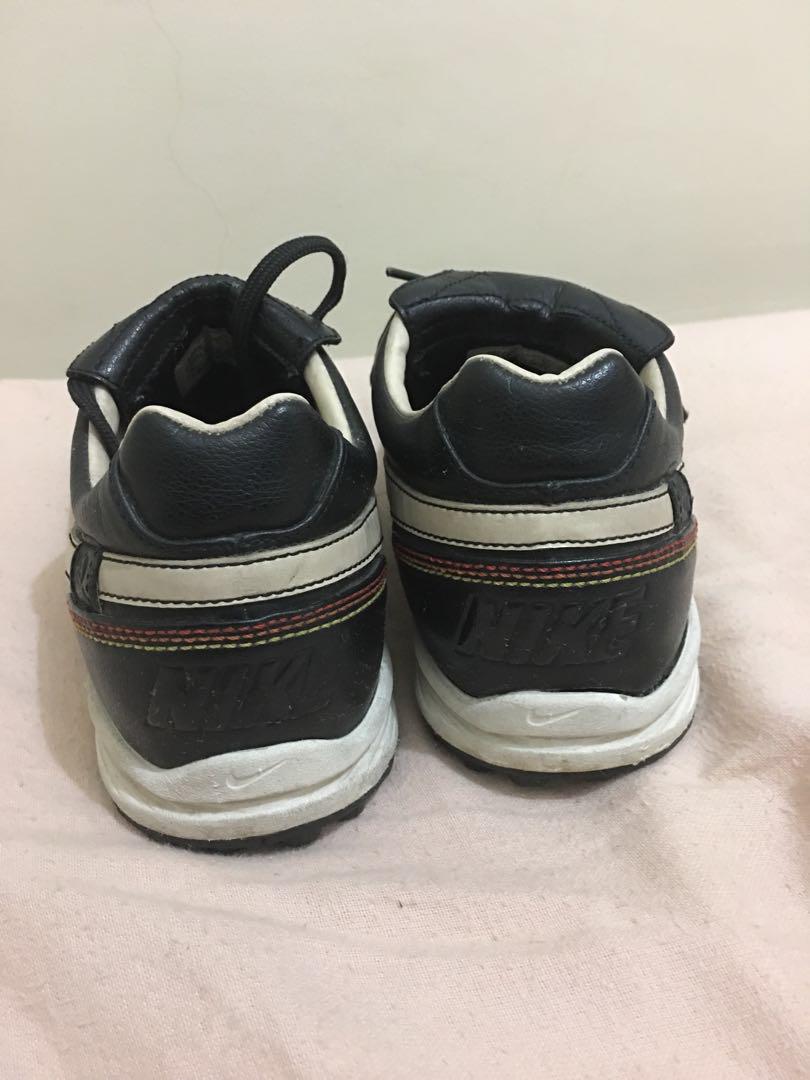 Ronaldinho store turf shoes