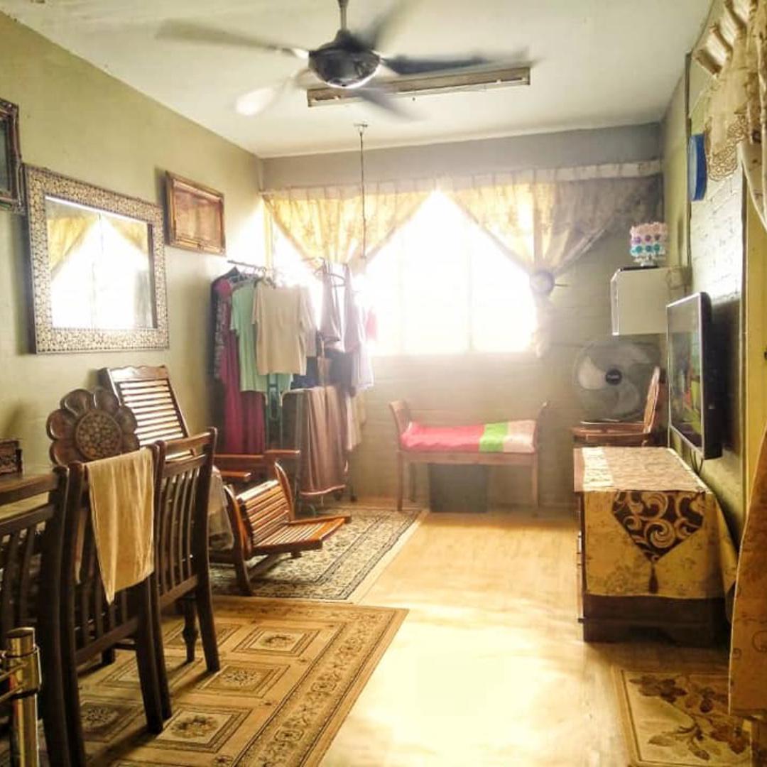 Partially Furnished Low Cost Flat For Sale At Casmaria Apartment