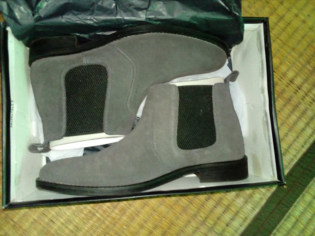 ZALORA Calf Suede Leather Chelsea Boots Men s Fashion Footwear