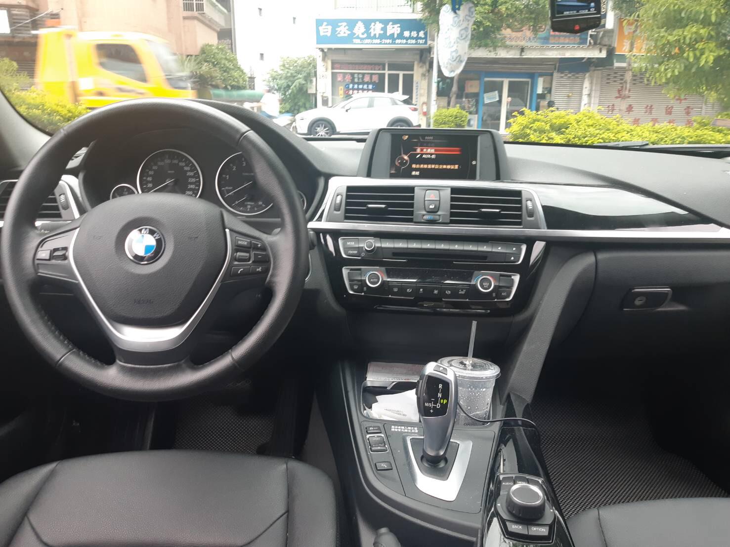15年白bmw 318i 熱門車中古車二手車 汽車 汽車出售在旋轉拍賣