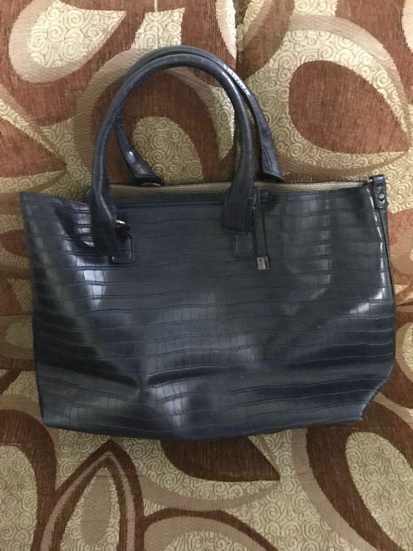 Carpisa Bag ( Bought in Italy ), Women's Fashion, Bags & Wallets, Cross