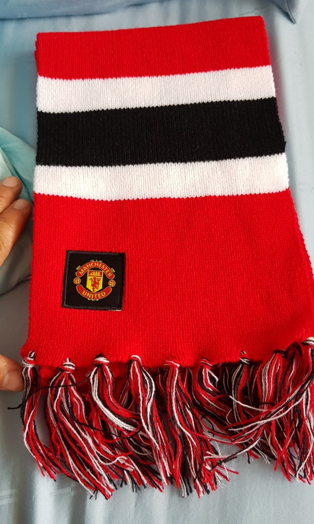 Bn Manchester United Original Scarf 1 7m Men S Fashion Accessories Others On Carousell