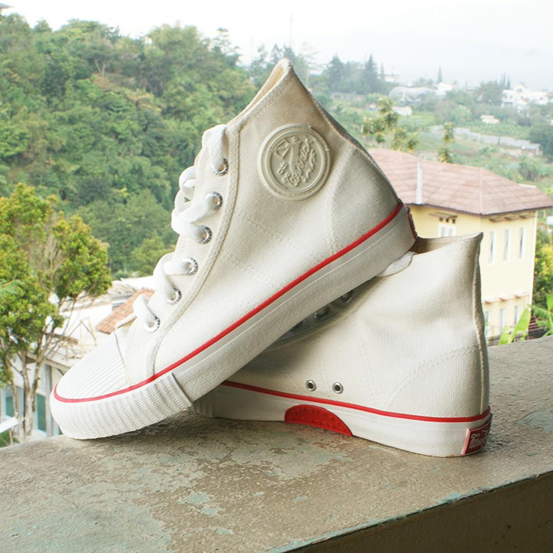 Warrior Classic Putih Tinggi Fesyen Wanita Sepatu Di Carousell