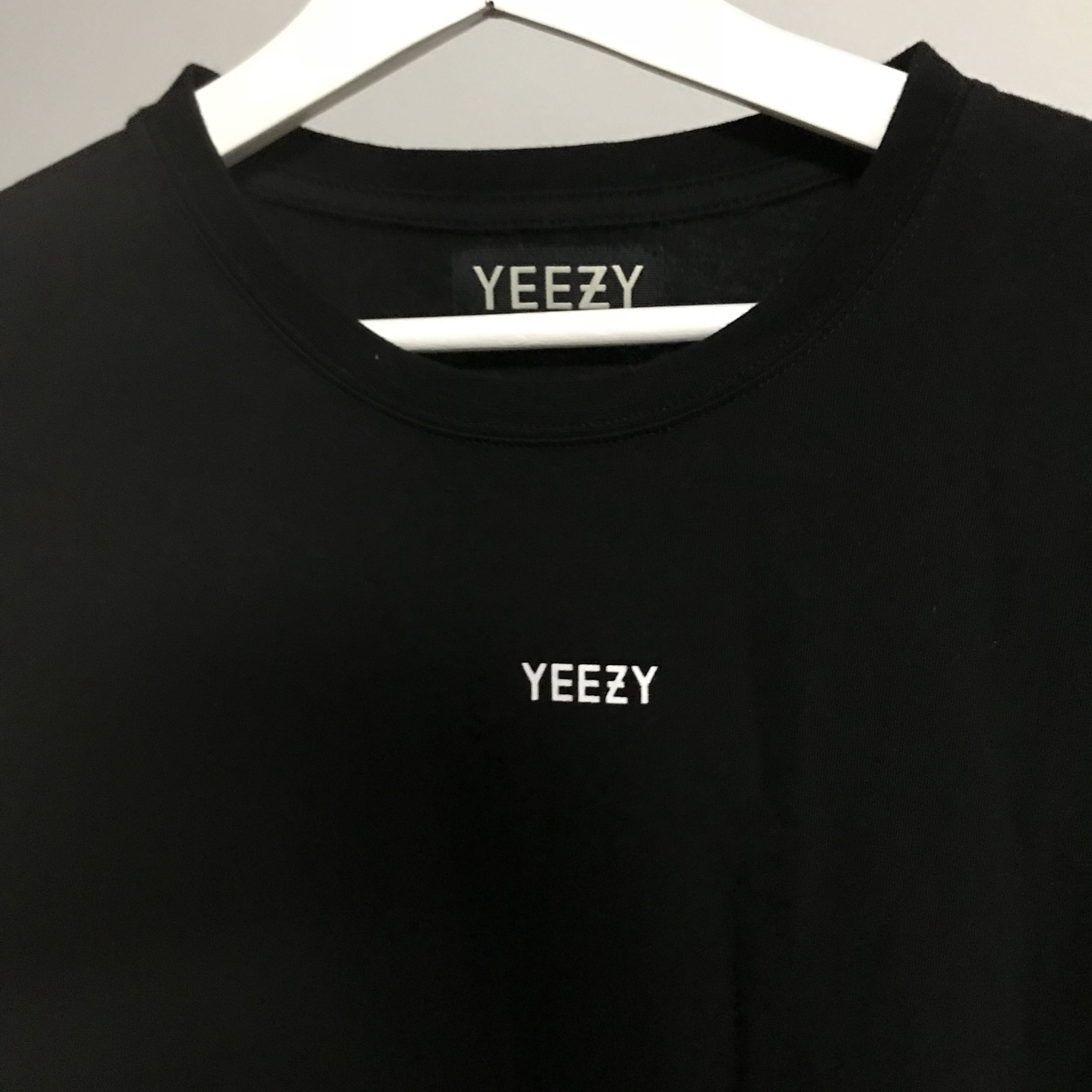 Yeezy t shirt, Men's Fashion, Clothes 