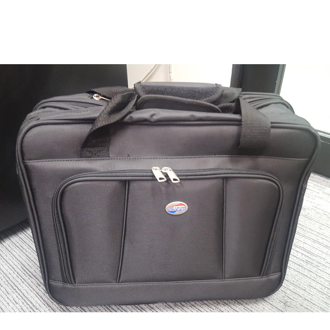 american tourister laptop bag with wheels