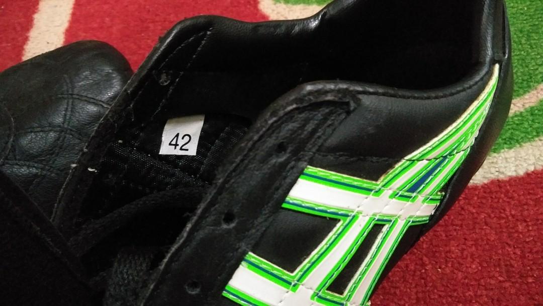 Asics football made italy Sports Equipment Sports Games