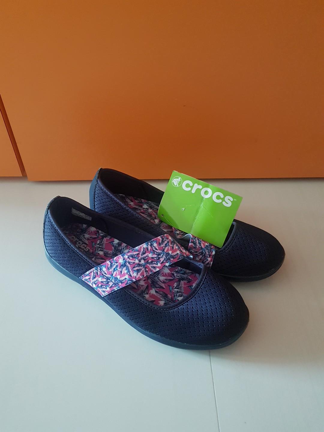 crocs swiftwater flat
