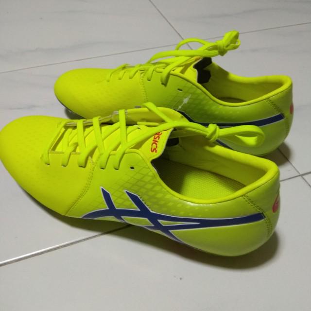 new asics boots