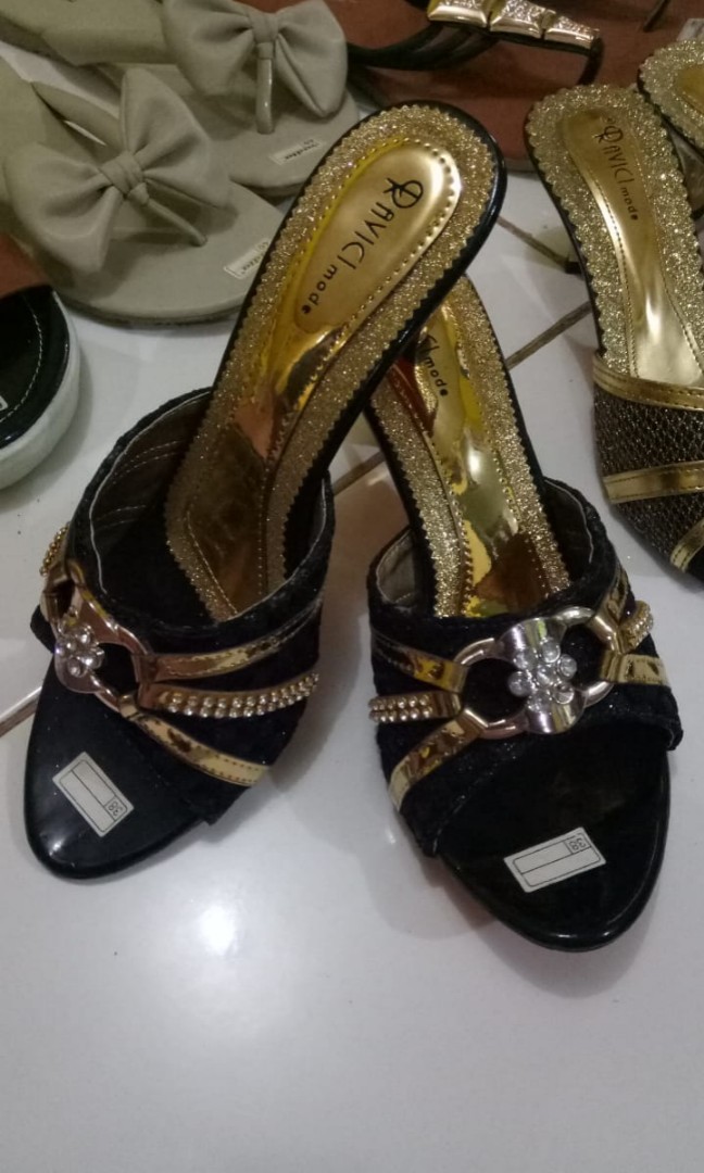 harga sandal heels