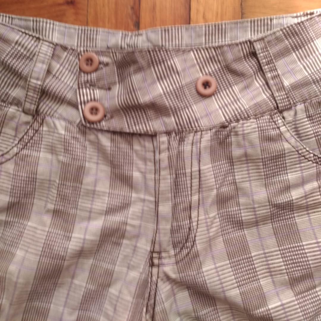Hotkiss Plaid Shorts [Size 29] (Category: Shorts) located in Marikina City. Submitted by trinkets.n.treasures (Listing ID 187659701, Image 3). Description: ✔️ Like new ✔️ Length: 14 inches ✔️ 2 buttons and zipper enclosure ✔️ belt loops ✔️ Nonstretchable ✔️ Size: 29 PM me if you're interested. 😊💕.