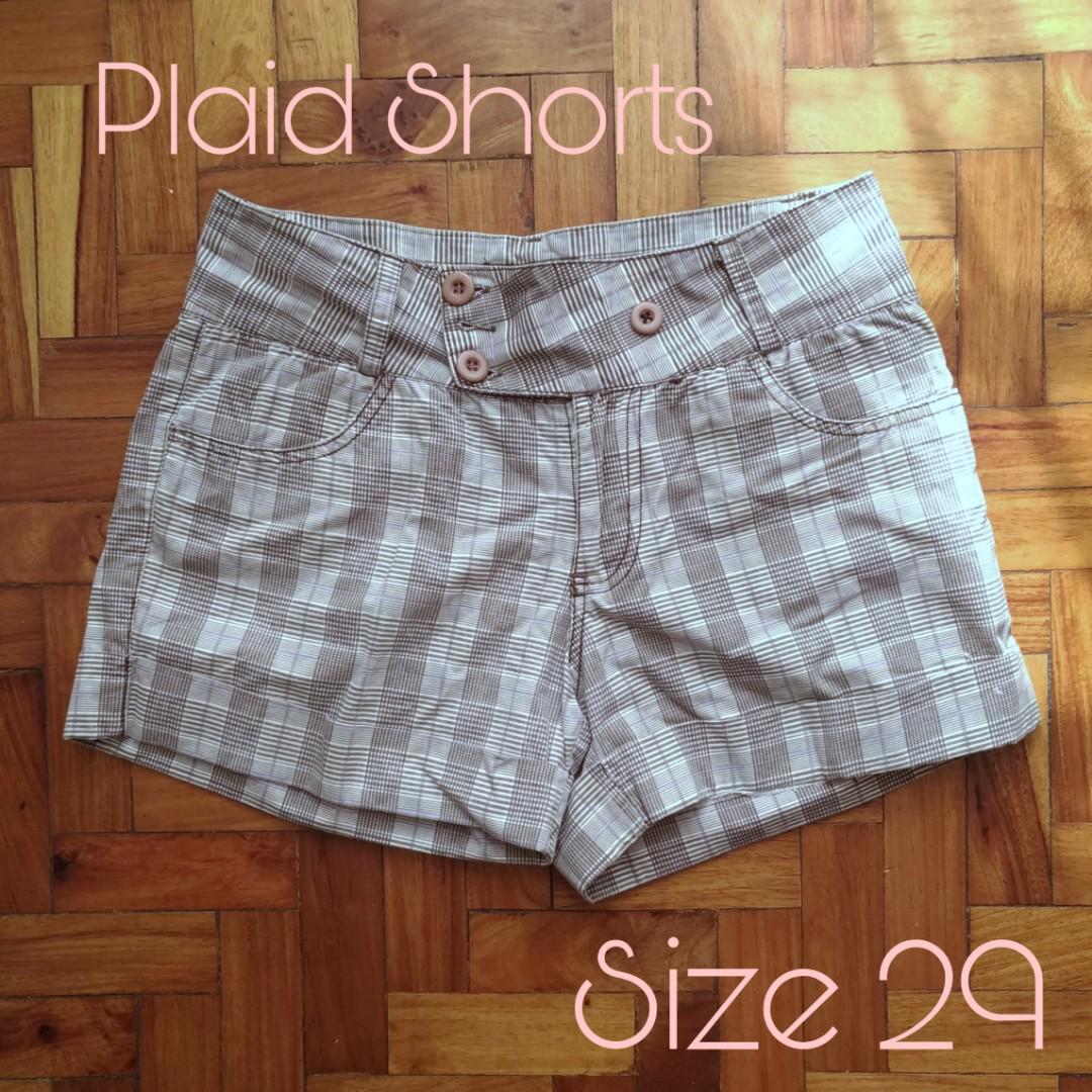 Hotkiss Plaid Shorts [Size 29] (Category: Shorts) located in Marikina City. Submitted by trinkets.n.treasures (Listing ID 187659701, Image 1). Description: ✔️ Like new ✔️ Length: 14 inches ✔️ 2 buttons and zipper enclosure ✔️ belt loops ✔️ Nonstretchable ✔️ Size: 29 PM me if you're interested. 😊💕.