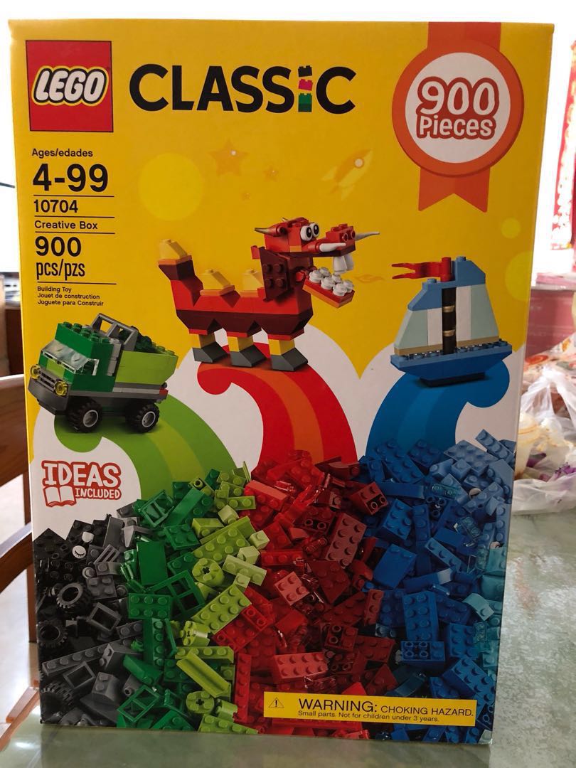 900 lego pieces