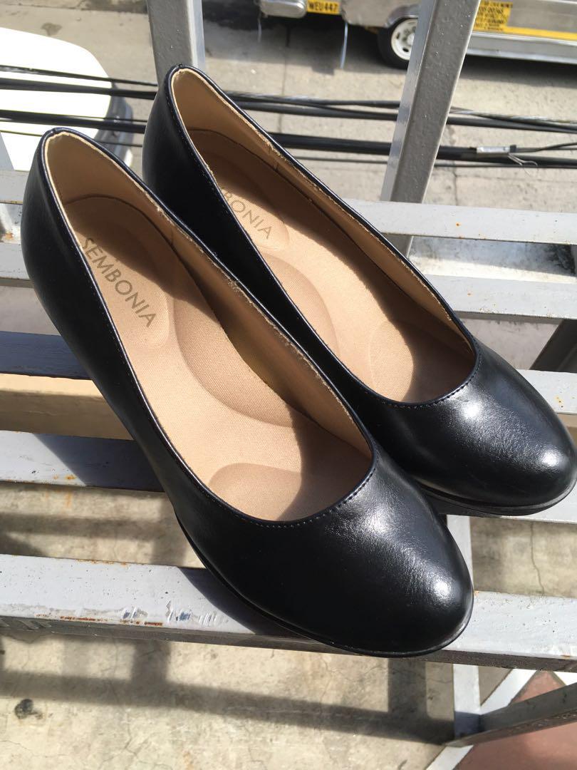 Sembonia Black Leather Comfy Heels Shoes (Category: Heels) located in Manila. Submitted by ces.summers (Listing ID 187576903, Image 2). Description: Imported from Malaysia Brand New and Authentic Size is 7 Condition is 10/10 Heel height is 2 inches Quality is high grade Style is very comfy and contemporary Perfect for school or work.