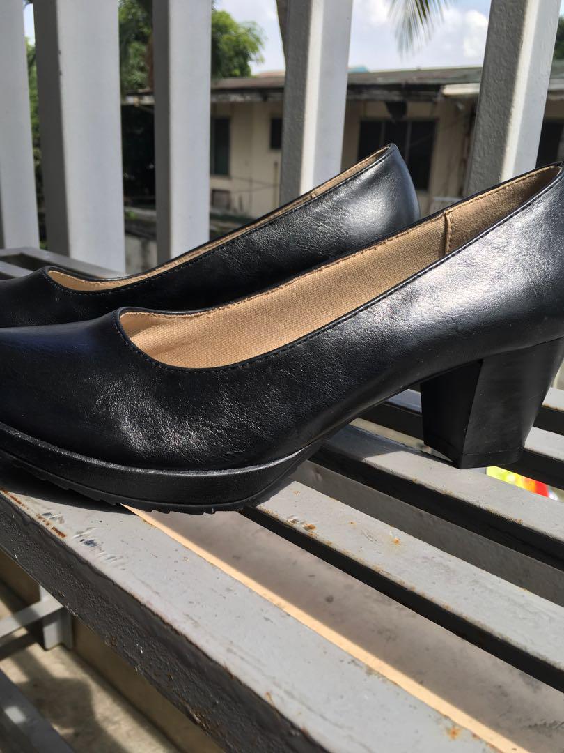 Sembonia Black Leather Comfy Heels Shoes (Category: Heels) located in Manila. Submitted by ces.summers (Listing ID 187576903, Image 3). Description: Imported from Malaysia Brand New and Authentic Size is 7 Condition is 10/10 Heel height is 2 inches Quality is high grade Style is very comfy and contemporary Perfect for school or work.