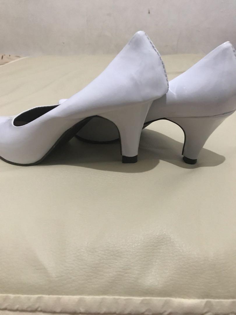 Sepatu Wanita Pantofel Tinggi 3 Cm Warna Putih Fesyen Wanita Sepatu Di Carousell