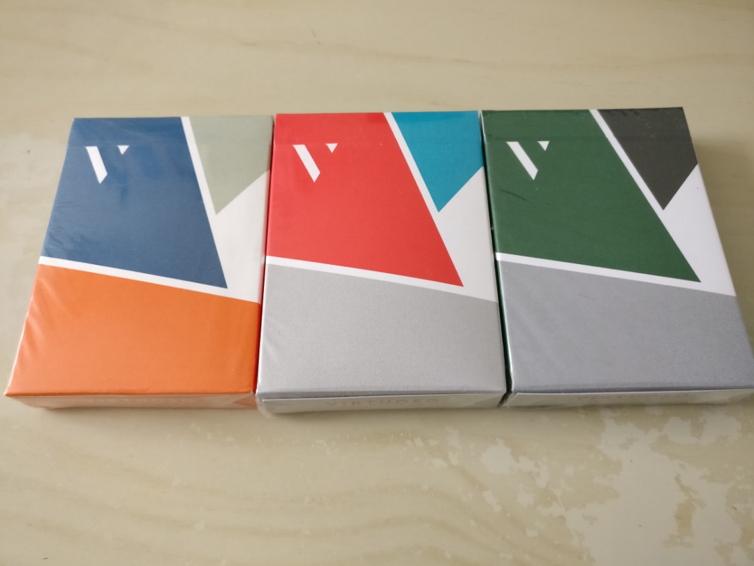 Prada playing card set (special edition), 名牌, 飾物及配件- Carousell