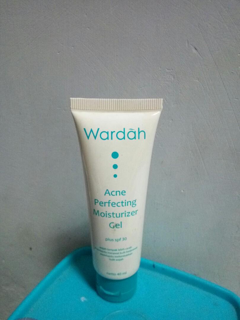Wardah acne outlet perfecting moisturizer gel
