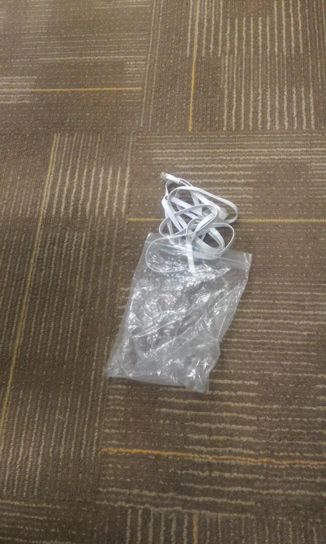 LAN Cable (Category: Networking) located in Singapore. Submitted by andrewangsg (Listing ID 187610503, Image 3). Description: LAN cable, only meet up no mail..