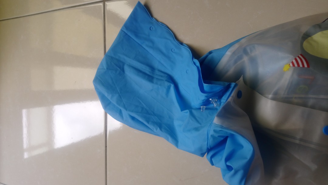 儿童帽檐充气雨衣