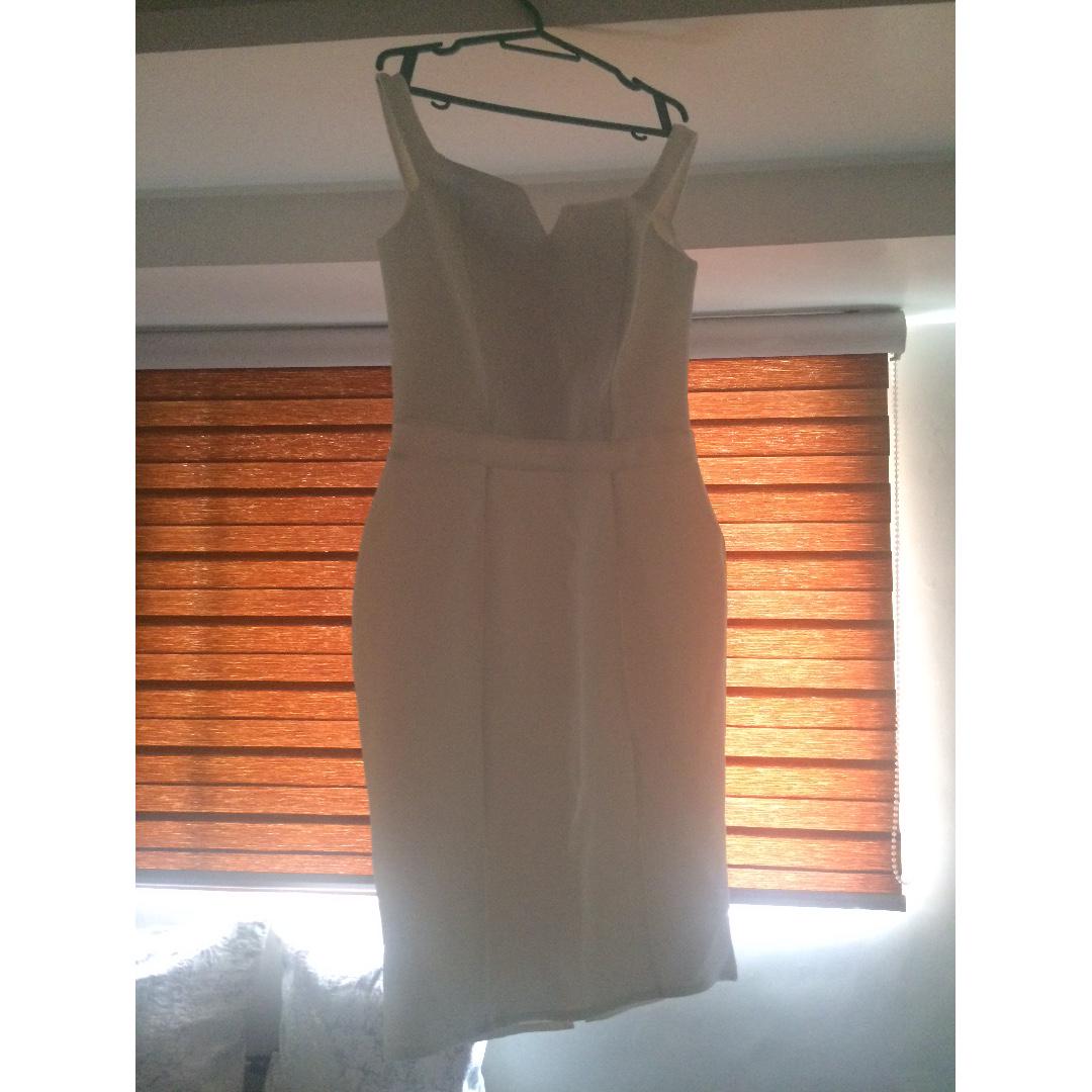 Apartment 8 white dress (Category: Evening dresses & gowns) located in Manila. Submitted by projectdestash (Listing ID 187737922, Image 2). Description: Guaranteed 💯% authentic brand new without tag .
