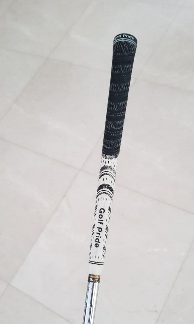 Dunlop C37 Chipper, Sports Equipment, Sports & Games, Golf on Carousell