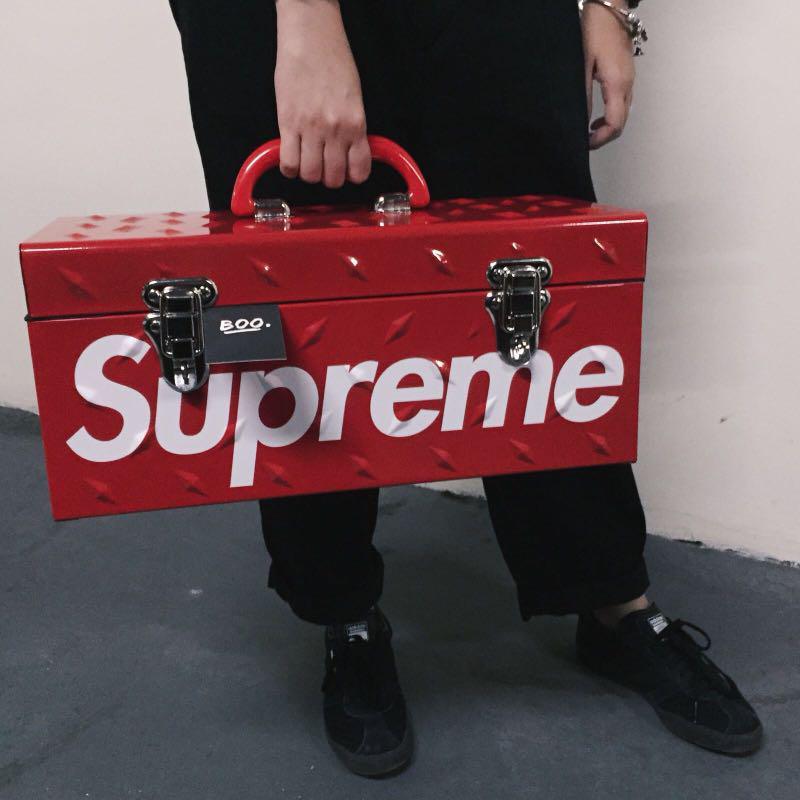 INSTOCK) Supreme FW18 Diamond Plate Tool Box, Men's Fashion, Bags, Belt  bags, Clutches and Pouches on Carousell