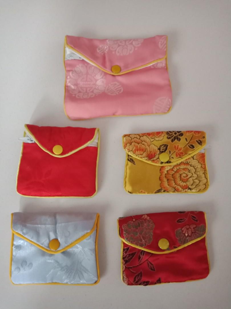 pouch set (Category: Everything Else) located in Singapore. Submitted by bobo3370 (Listing ID 187779485, Image 1). Description: .