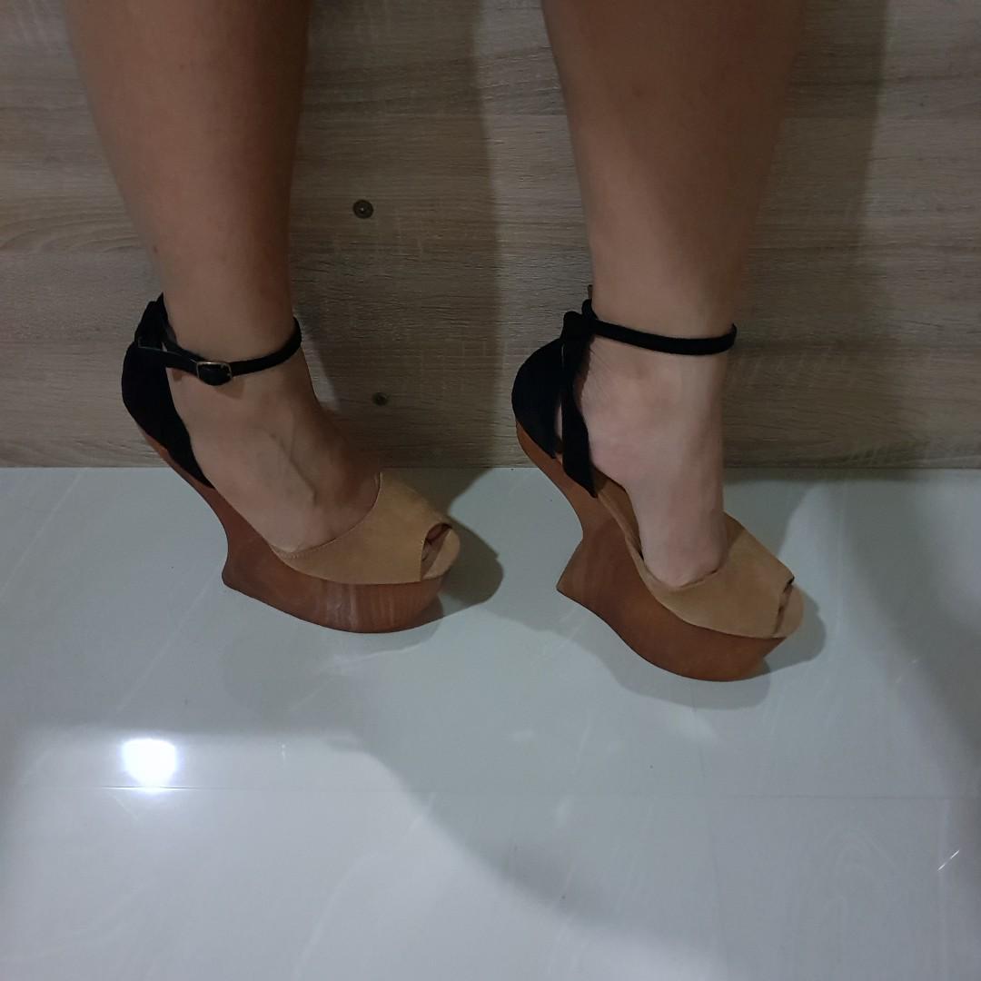 heelless platform shoes