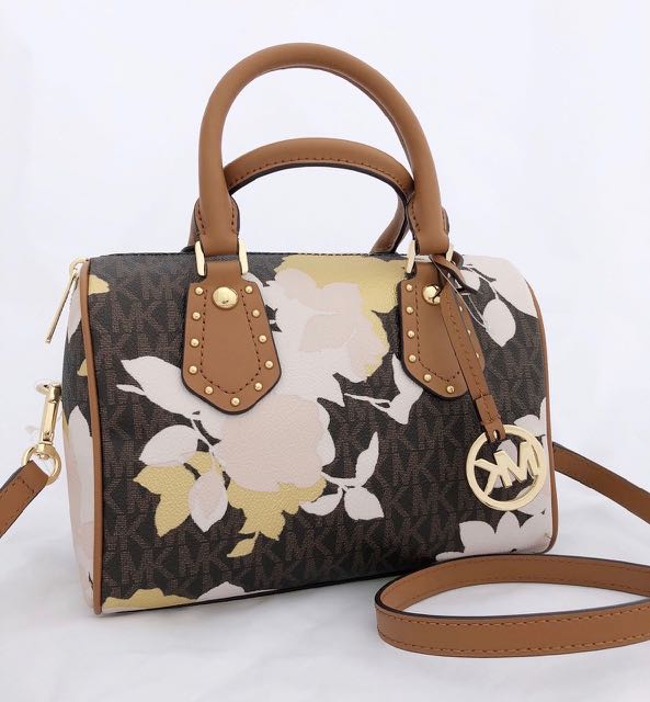 Michael kors aria hotsell signature shoulder bag