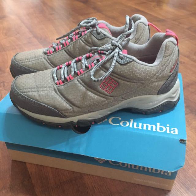 columbia waterproof walking shoes