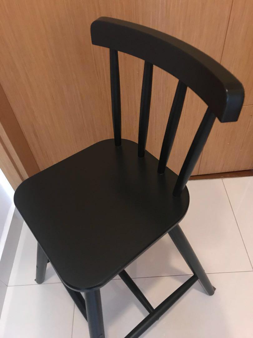 IKEA Agam Junior Stuhl Schwarz – Kinderstuhl Ab 3 Jahren, Sitzhöhe 52 Cm – Aus Buche & MDF, Feuchtigkeitsbeständig