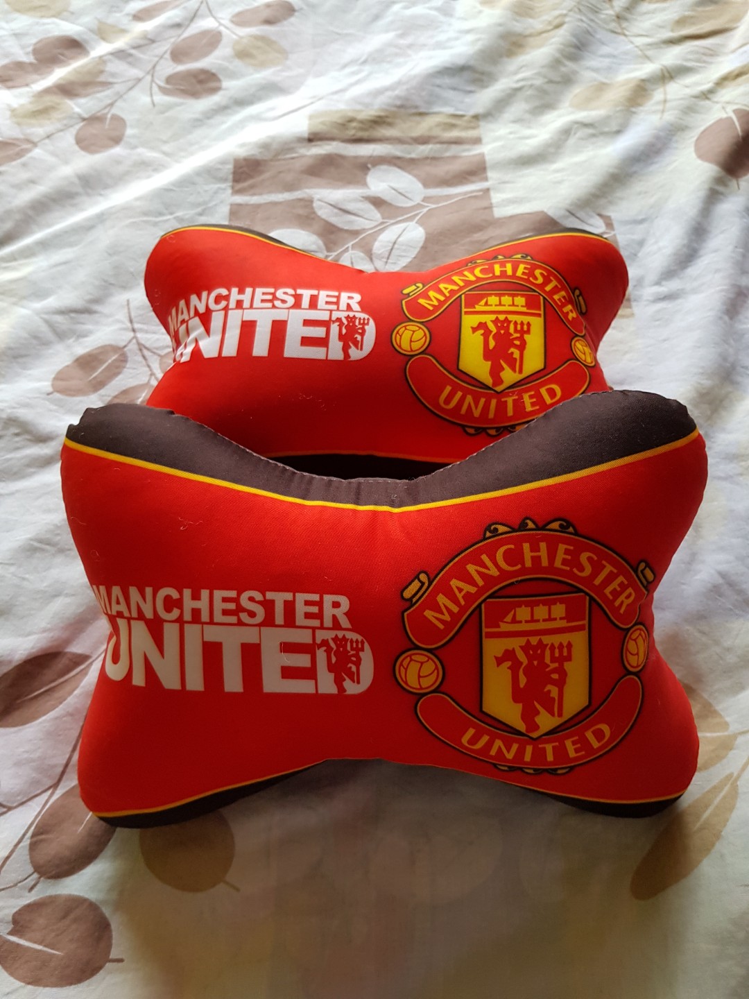 Manchester United car head rest, Car Accessories, Accessories on Carousell