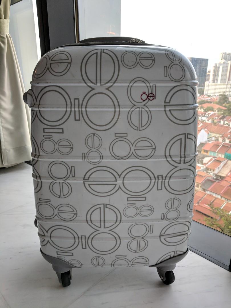 medium luggage size cm