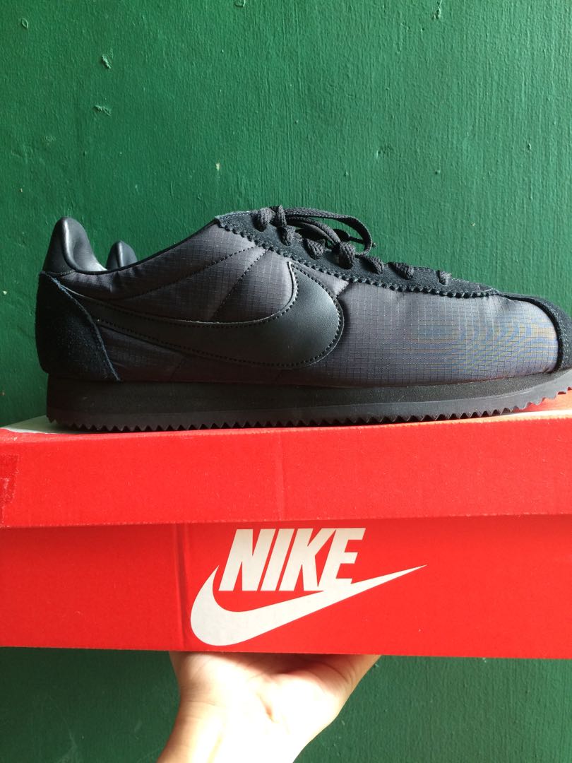 Nike cortez triple black hotsell nylon