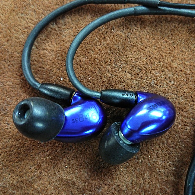 SHURE SE 入耳式耳機藍色, 音響器材, 耳機  Carousell